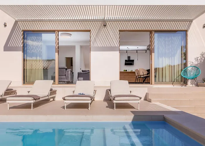 Brand New Villa Carmelita Exclusive With Free Smart Car