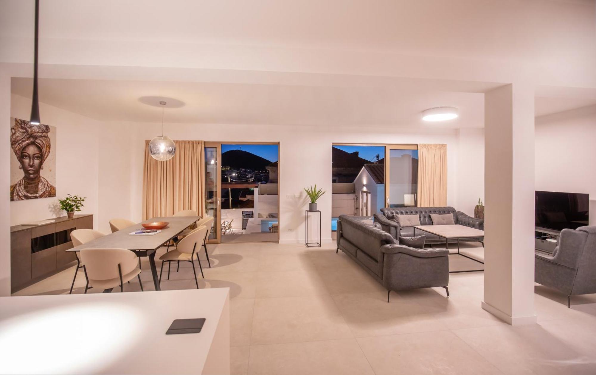 Brand New Carmelita Exclusive With Free Smart Car * Dubrovnik