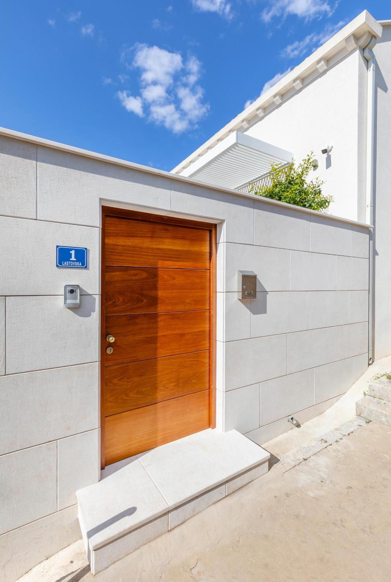 Villa Brand New Carmelita Exclusive With Free Smart Car *